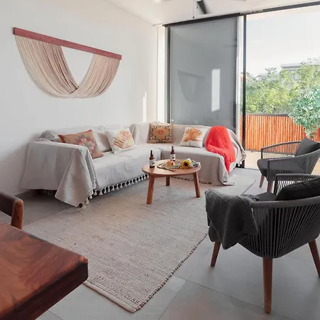 Modern 3br Penthouse W/rooftop Pool