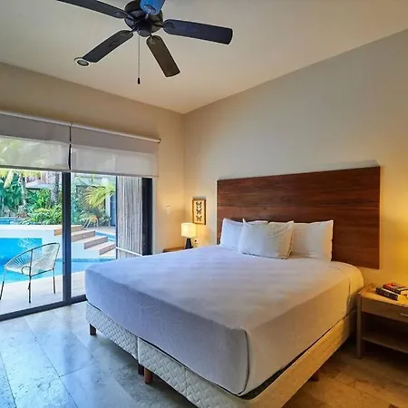 Apartment Zen Oasis Swim Up Pool W Tiki Hut Bar + Gym