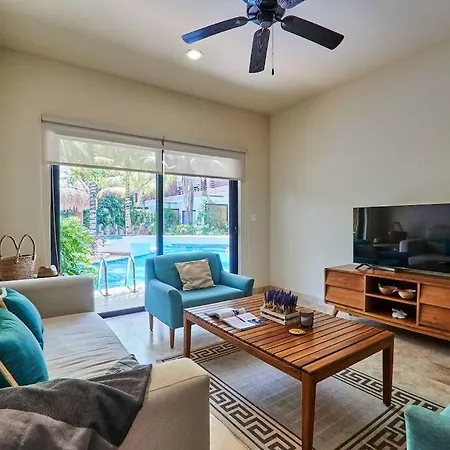 Zen Oasis Swim Up Pool W Tiki Hut Bar + Gym Apartment *