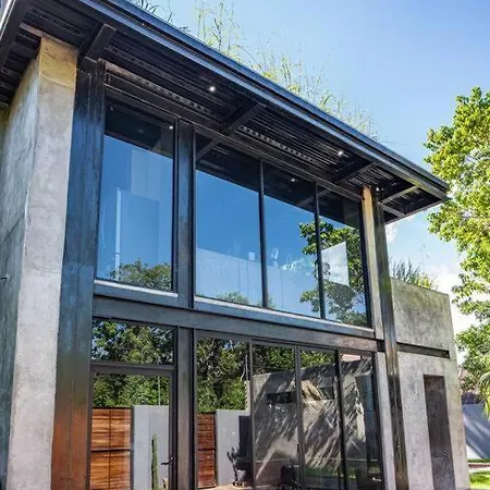 Light House 4 Bedroom House W/ Pool *