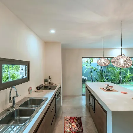 *entire Private Villa* Casa Flores *