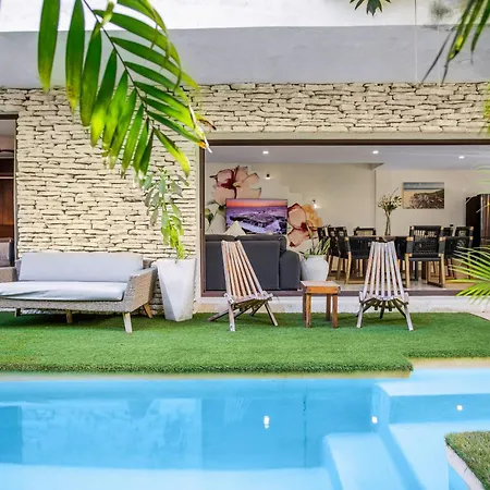 Villa *entire Private Villa* Casa Flores *