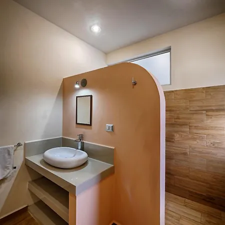Casa Hibiscus - Tropical Serenity Meets Modern Comfort In
