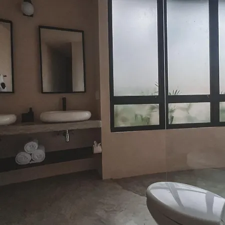Chic Jungle With 2 Pv Pools & Concierge Hotel