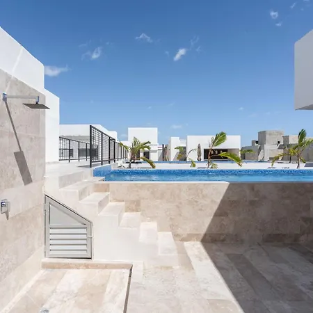 2bd With Rooftop Pool Near