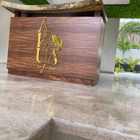 Akua Amanda *