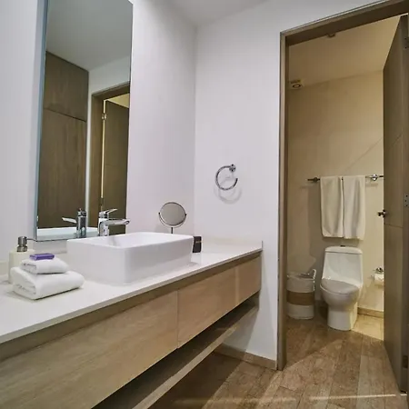 Holiday home Penthouse Haven With Pv Rooftop Pool Gym And 24h Security