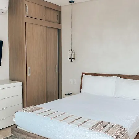 Holiday home Penthouse Haven With Pv Rooftop Pool Gym And 24h Security *