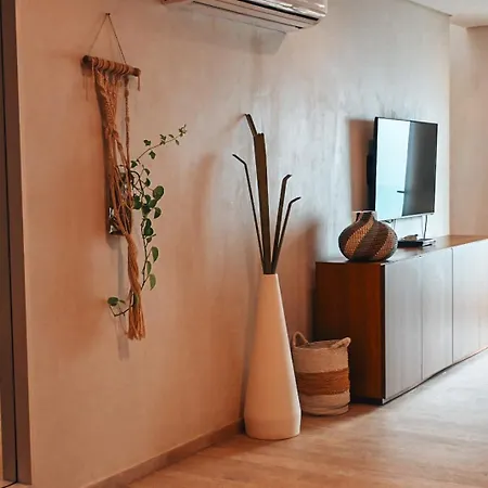 Penthouse Haven With Pv Rooftop Pool Gym And 24h Security