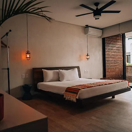 Penthouse Haven With Pv Rooftop Pool Gym And 24h Security *
