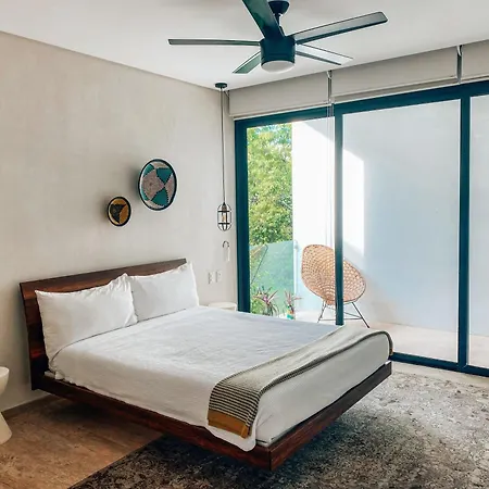 Penthouse Haven With Pv Rooftop Pool Gym And 24h Security Holiday home *