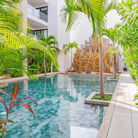 Penthouse Haven With Pv Rooftop Pool Gym And 24h Security Holiday home *