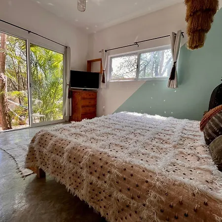 In La Veleta, 3bds, 2bth, Garden, Rooftop