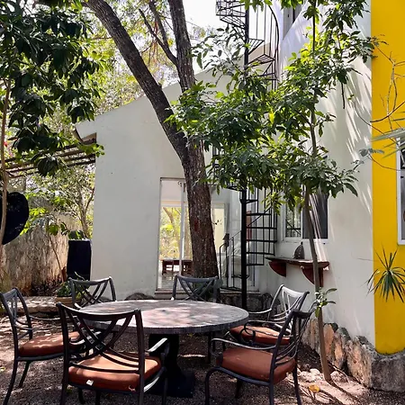 In La Veleta, 3bds, 2bth, Garden, Rooftop