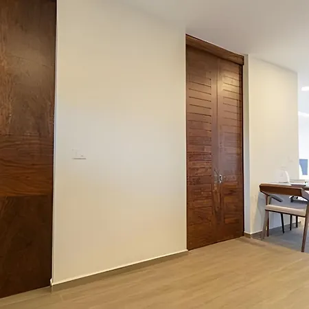 Penthouse With Private Pool Moots 303