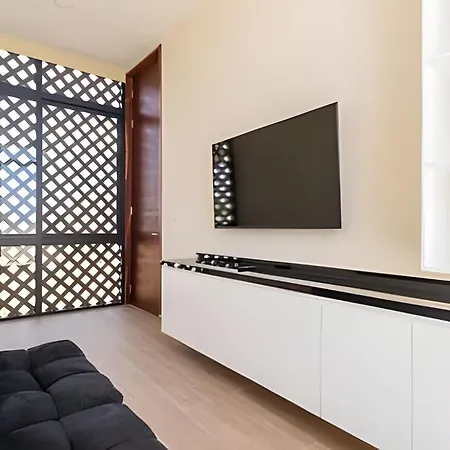 Penthouse With Private Pool Moots 303 *