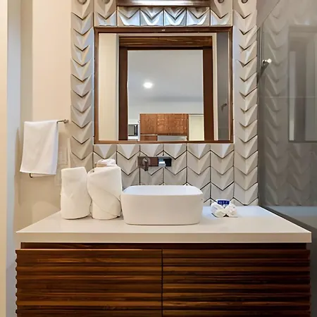 Penthouse With Private Pool Moots 303