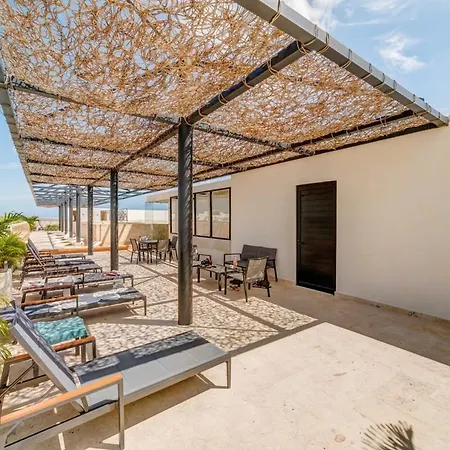 New Palais With Private Balcony And Common Roof Pool