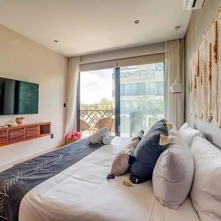 Apartment New Palais With Private Balcony And Common Roof Pool *