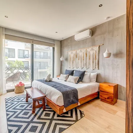Apartment New Palais With Private Balcony And Common Roof Pool *