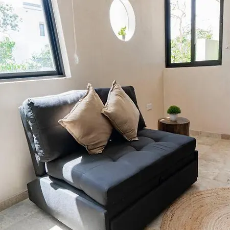 Luxury 200mbps Jacuzzi And Balcony Rooftop Pool Apartment