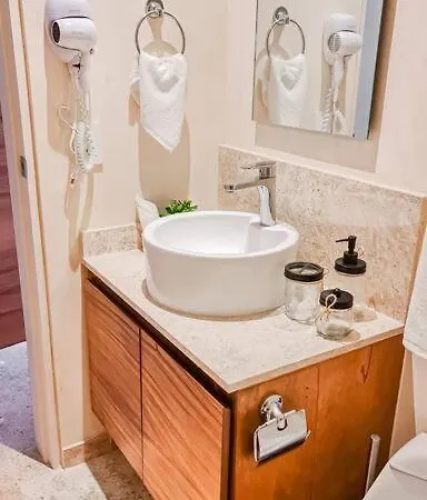 Apartment Luxury 200mbps Jacuzzi And Balcony Rooftop Pool