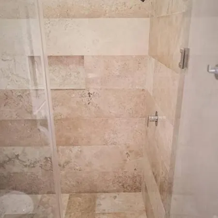 Apartment Luxury 200mbps Jacuzzi And Balcony Rooftop Pool *