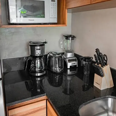 Luxury 200mbps Jacuzzi And Balcony Rooftop Pool *
