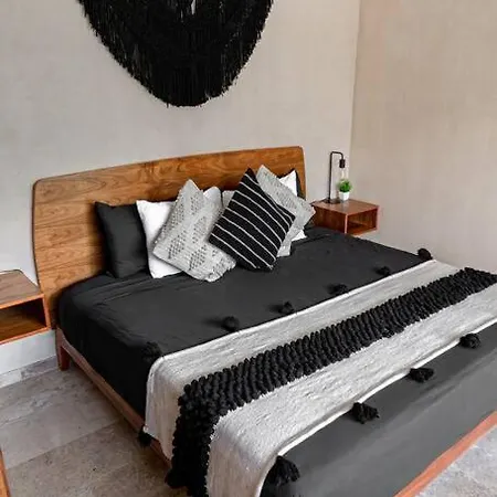Luxury 200mbps Jacuzzi And Balcony Rooftop Pool