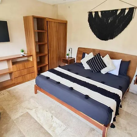 Apartment Luxury 200mbps Jacuzzi And Balcony Rooftop Pool