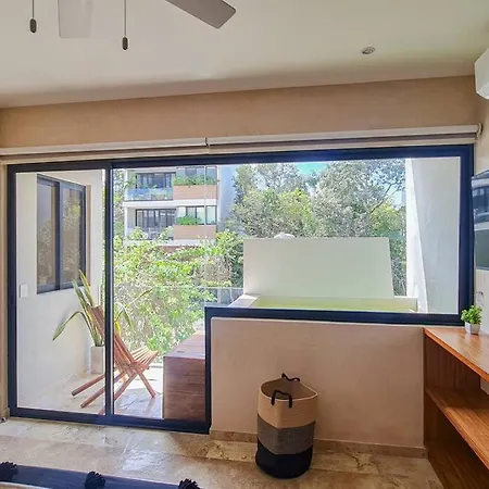Luxury 200mbps Jacuzzi And Balcony Rooftop Pool