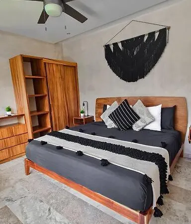 Luxury 200mbps Jacuzzi And Balcony Rooftop Pool Apartment *