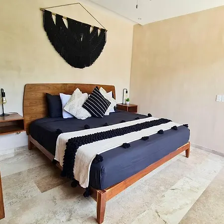 Luxury 200mbps Jacuzzi And Balcony Rooftop Pool
