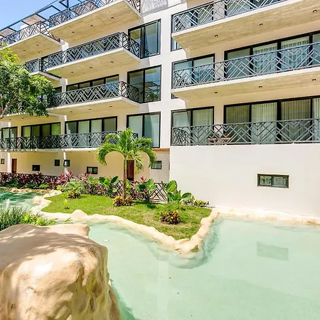 New Palais With Private Balcony And Common Roof Pool Apartment Tulum