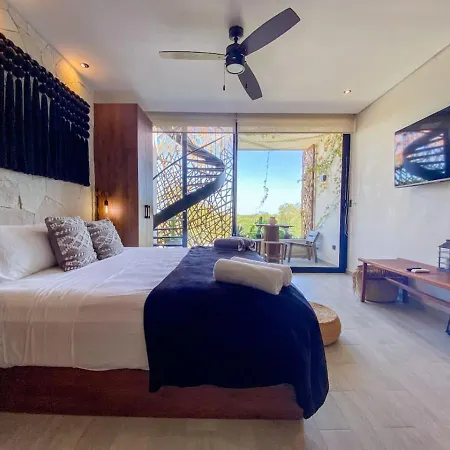 Large Studio Ph With Private Roof And Hot Tub Pool Gym