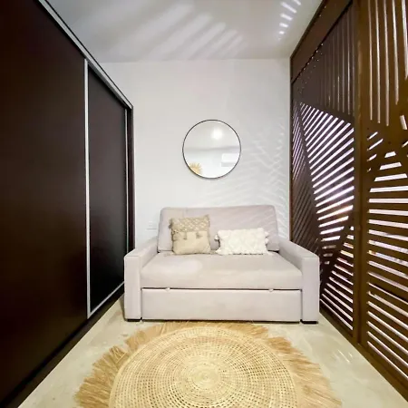 Stylish Downtown Studio With Prime Facilities Apartment