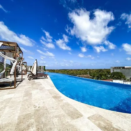 Modern Downtown With Rooftop, Pool, Gym And Parking Tulum
