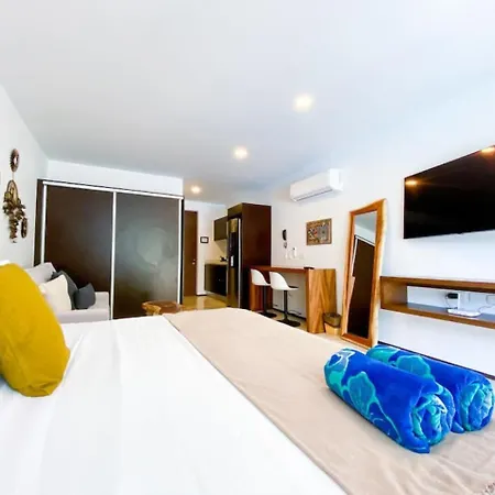 Apartment Vibrant With Amenities *
