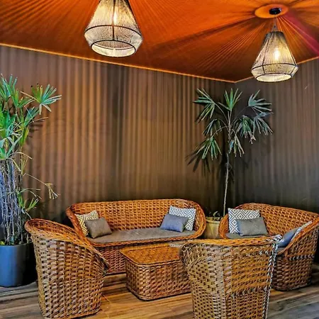 Apartment Vibrant With Amenities *