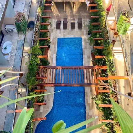 Apartment Vibrant With Amenities