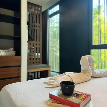 Iik By Groovy Stays- A Hip Condo-hotel With Wifi, Rooftop, Pool, Sleeps 6 4*