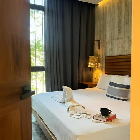 Iik By Groovy Stays- A Hip Condo-hotel With Wifi, Rooftop, Pool, Sleeps 6 Tulum