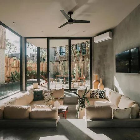 Luxury - 3 Bedroom - Big Pool - King Bed *