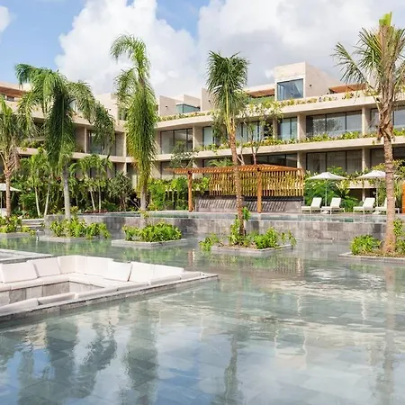 Mistiq 2br Private Concierge 4 Pools Apartment