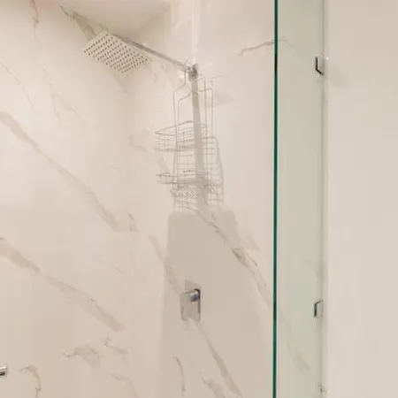 Mistiq 2br Private Concierge 4 Pools Apartment