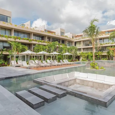 Mistiq 2br Private Concierge 4 Pools Apartment *