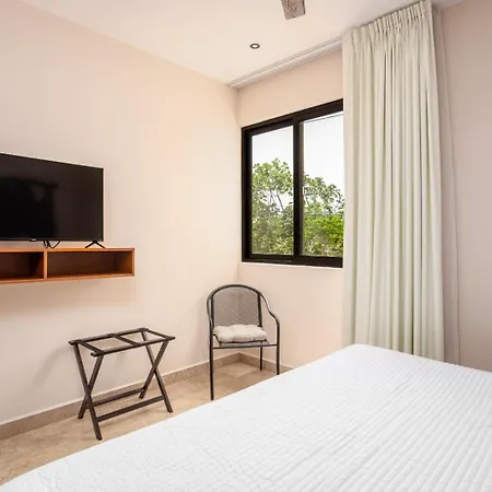 Jungle Sky Jacuzzi Club Access *