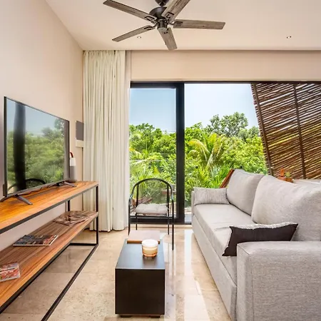 Jungle Sky Jacuzzi Club Access *