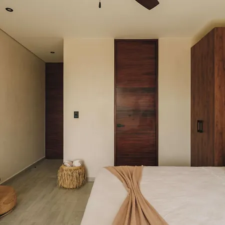 Apartment Premium 2br Retreat With Private Rooftop Pool And Hot Tub In