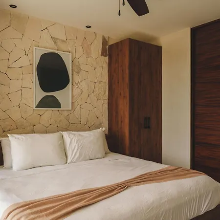 Premium 2br Retreat With Private Rooftop Pool And Hot Tub In *